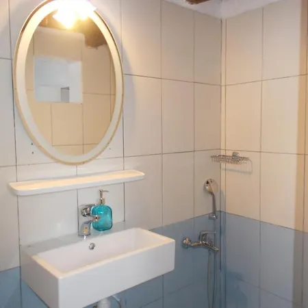 παραθιν αλοσ 2 アパート *